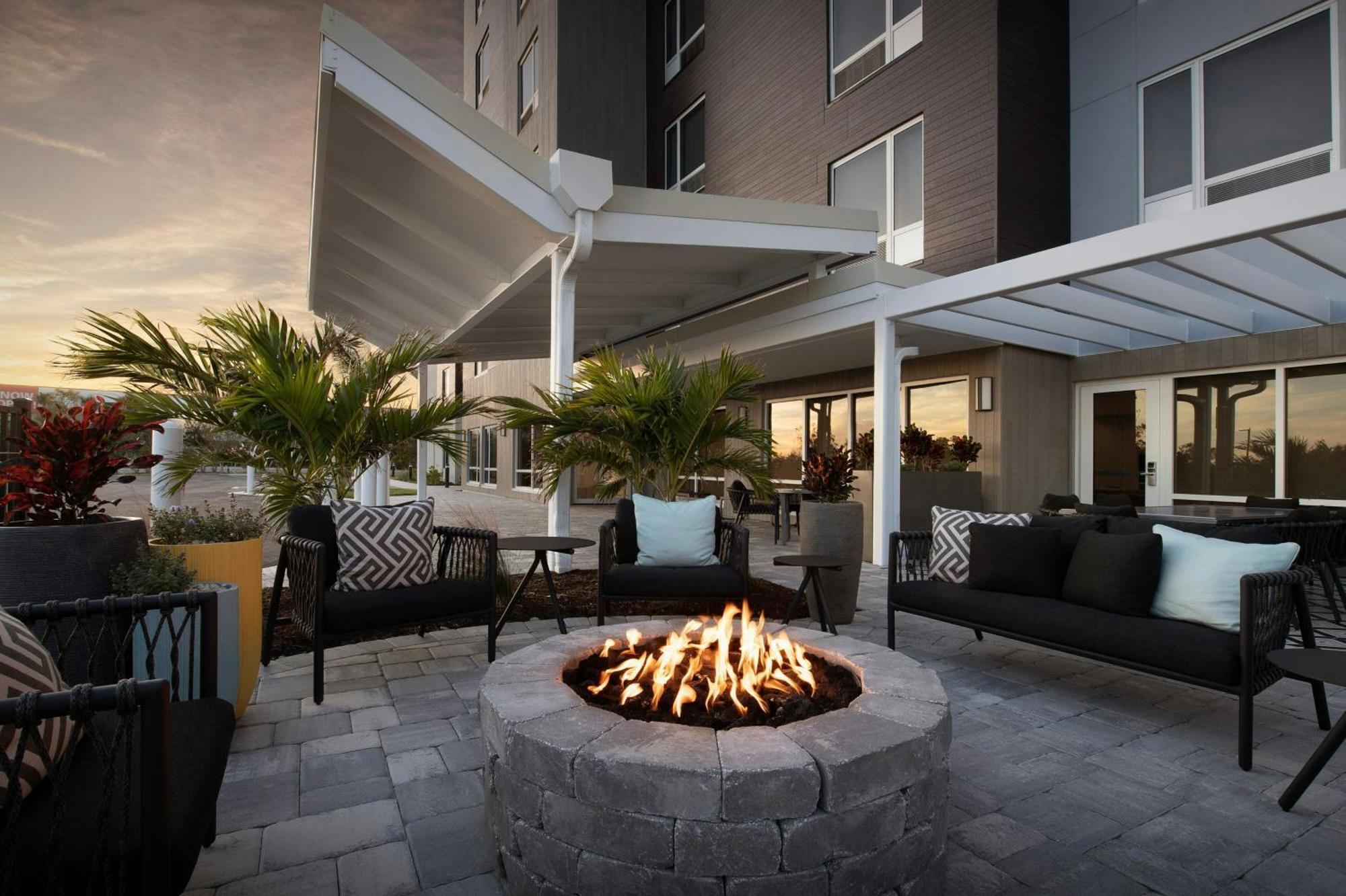 Towneplace Suites By Marriott Fort Myers Gulf Coast Exterior photo